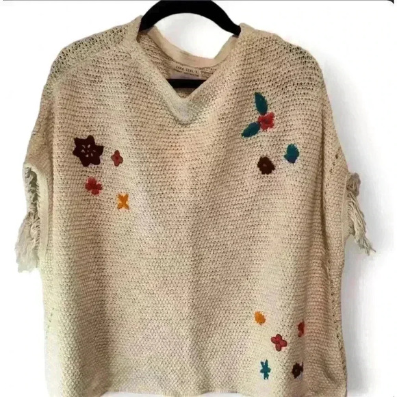 Zara  Cream Colored w floral embroidery poncho sweater size 9-10 yrs - Picture 1 of 8